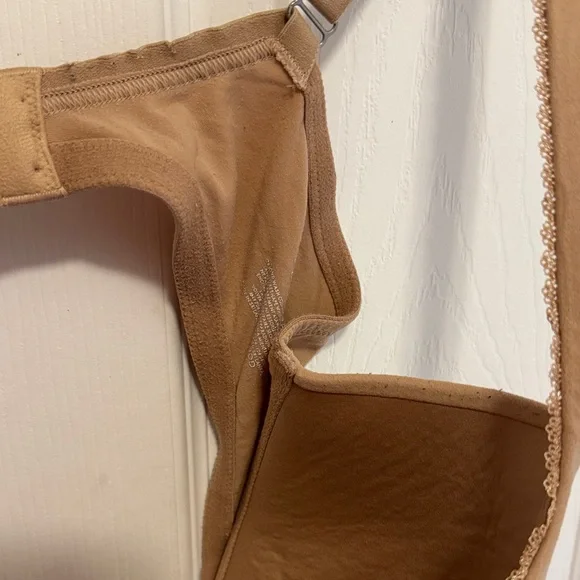 Victoria's Secret Tan Underwire Bra - Picture 3 of 5